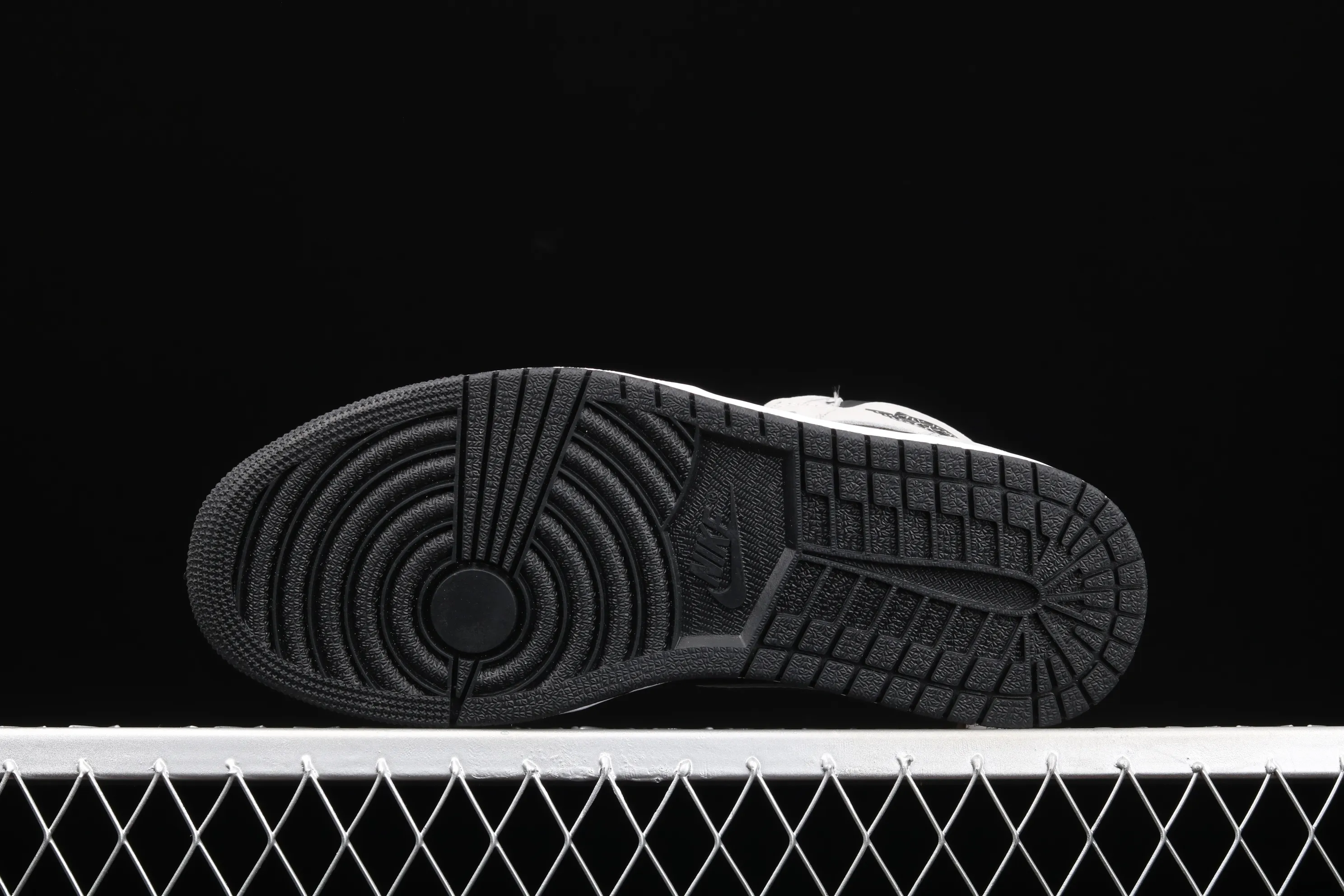 All categories Air Jordan Jordan series basketball shoes Air Jordan 1 High Air Jordan 1 High AJ1 Joe 1 high top gray and white panda 555088-035